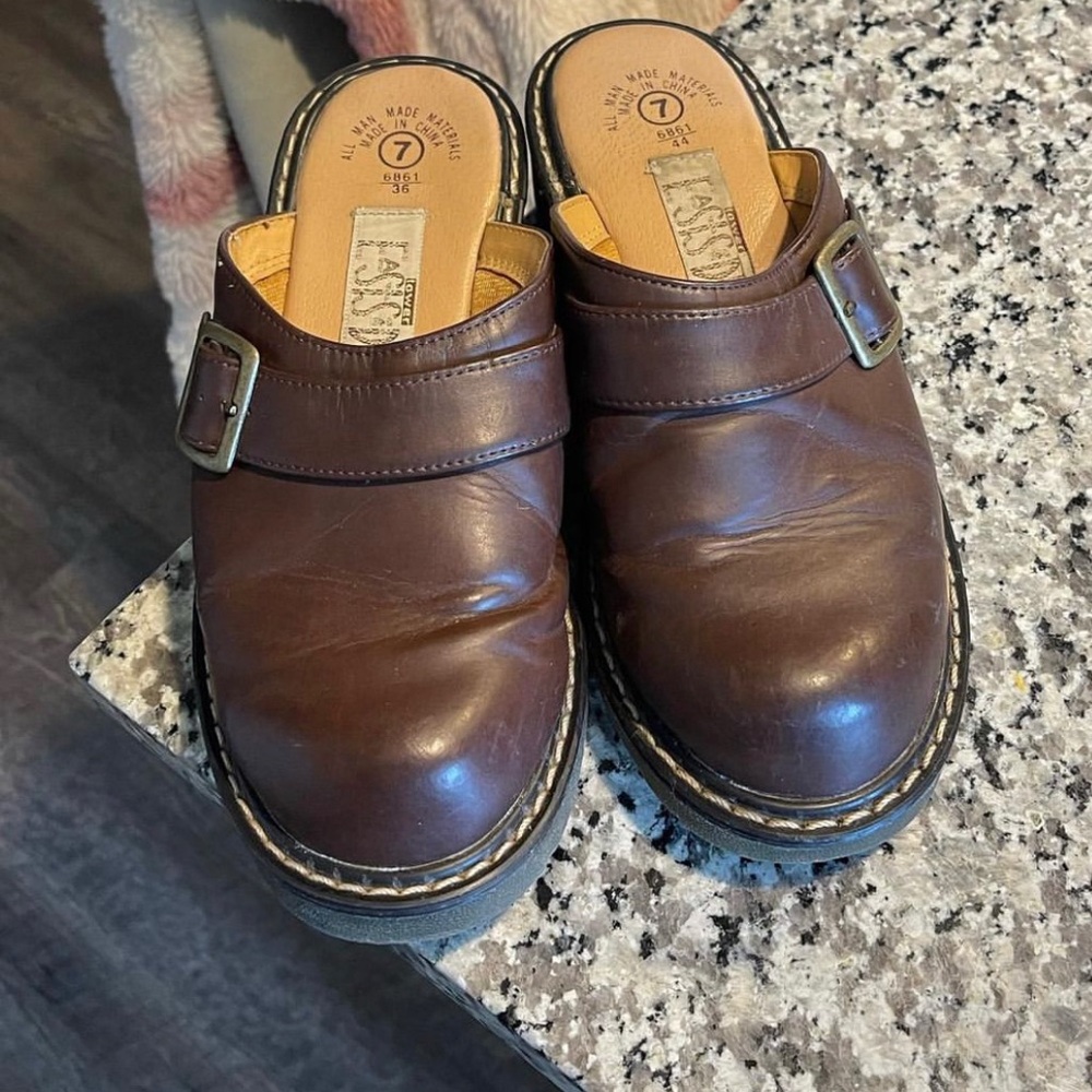 Cute little slide ons from the 90’s!